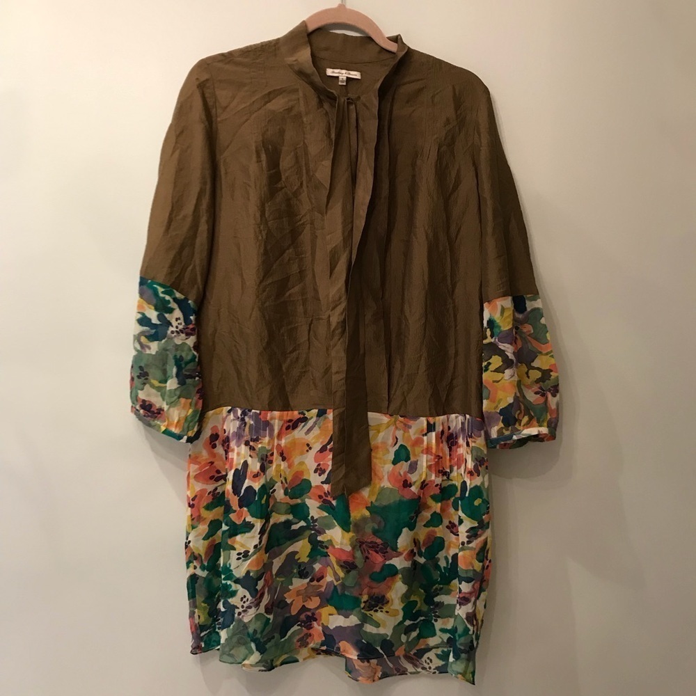 EUC Broadway and Broome Floral Silk Dress Sz 6​​​​​​​